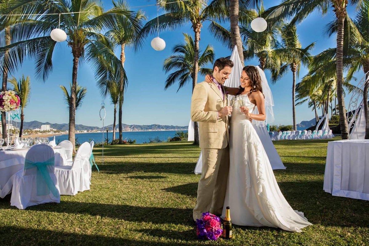 .#MartesDeBodas💐| Hoy la experta en bodas del <a href="/barcelokarmina/">Barceló Karmina</a>, Mildred Rosado, comparte algunos de tips de moda para esta temporada de #Primavera. 

<a href="/barcelohoteles/">Barceló Hotel Group</a>| #BarceloMoments
#BarceloWeddings| #WeddingPlanner

Más info👇

negociosyconvenciones.com/tendencias-de-…