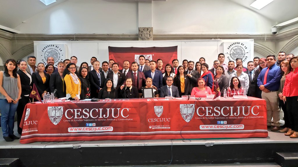 CDMXOR's tweet photo. Gran día para comunidad @CESCIJUCoficial el día de hoy el titular de @ConocerMx el lic @Roronava entregó al Rector @DrTeoBenitez la acreditación como entidad de Certificación y Evaluación del Consejo Nacional de Normalización y Certificación de Competencias Laborales. https://t.co/Ctb1CFafrI