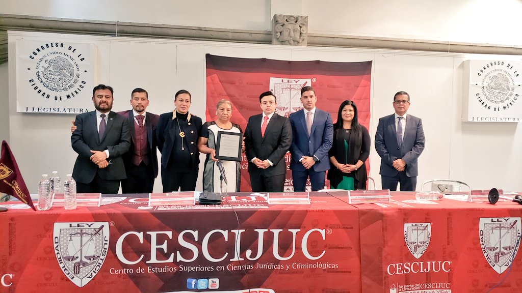 CDMXOR's tweet photo. Gran día para comunidad @CESCIJUCoficial el día de hoy el titular de @ConocerMx el lic @Roronava entregó al Rector @DrTeoBenitez la acreditación como entidad de Certificación y Evaluación del Consejo Nacional de Normalización y Certificación de Competencias Laborales. https://t.co/Ctb1CFafrI