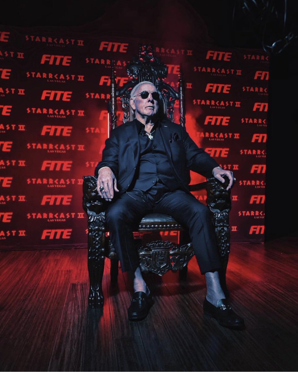 RicFlairNatrBoy's tweet image. I’m The King Of Drip, And This Is My Throne! WOOOOO!