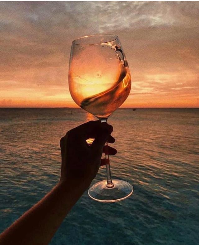 « La pensée est un vin dont les rêveurs sont ivres » V.Hugo bit.ly/2UEnWti