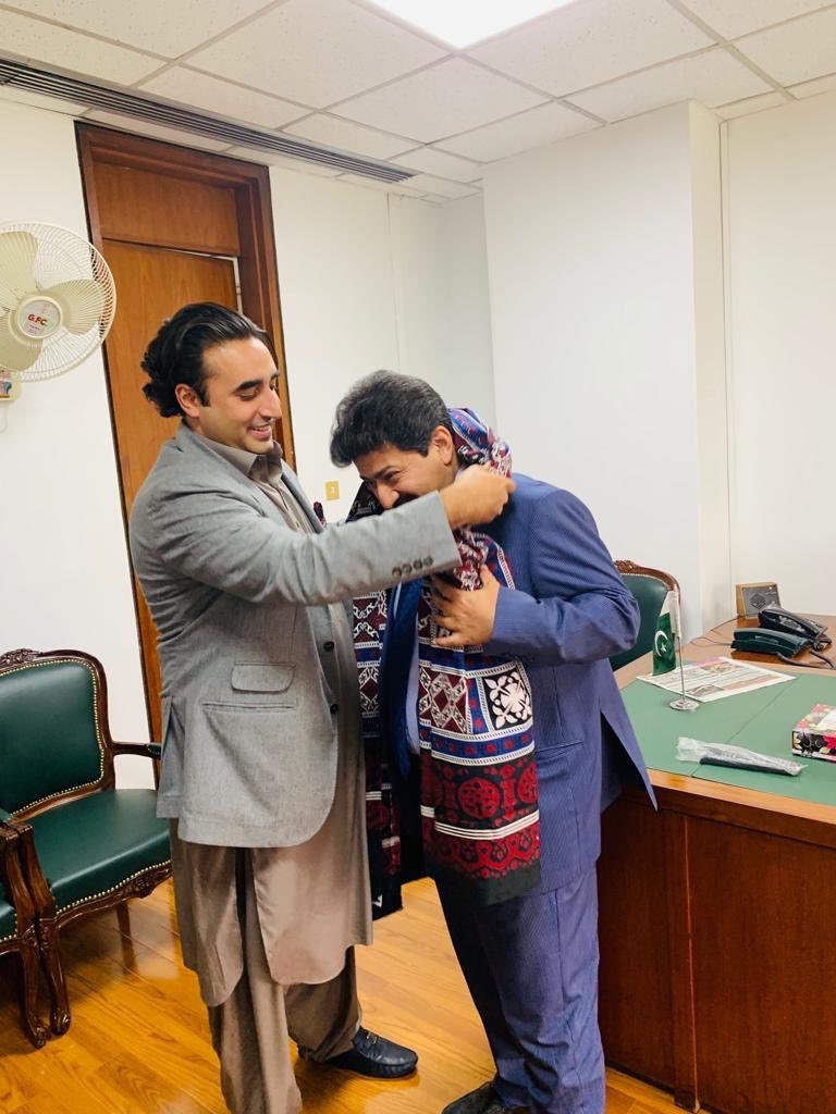 WazirAliTunio's tweet photo. P=Photoshp
T=Tehreek
I=Incompetence
Look at original and photoshop pictures 
کچھ شرم کرو
#سلیکٹ_وزیراعظم https://t.co/HjPHbPu3I8