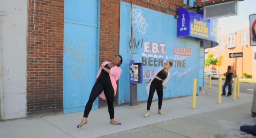 TLMuseumSF's tweet photo. @SheIsMakingArt is coming to the sidewalks of the Tenderloin on 5/3 at 3pm. Don't miss this #MayaStovall THEOREM performance! From @SFAIofficial Fort Mason to @TLMuseumSF and @CounterPulse -- learn more about #TheoremSF:
https://t.co/iMoqSIrTLW https://t.co/AMzMt0GpJg