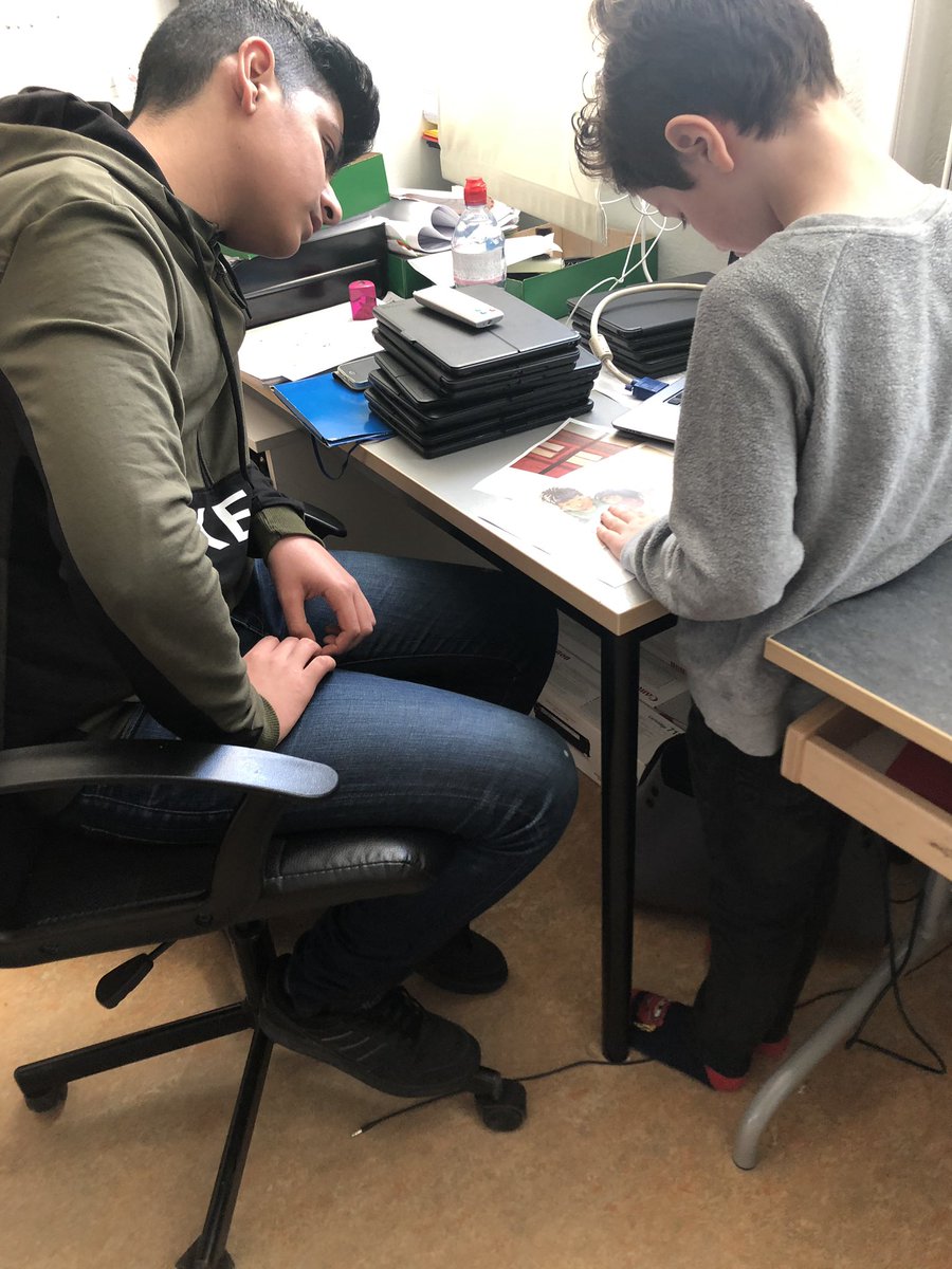 Världsbokdagen 📚
Ettor och åttor möttes idag för att samtala om vikten av att kunna läsa och skriva. 
Därefter lyssnade vi till Marias docka av Morten Durr och det pratades om barns rättigheter, orättvisor, demokrati, känslor och mycket mer. @stenkulaskolan 
❤️💚💛🧡💙💜🖤