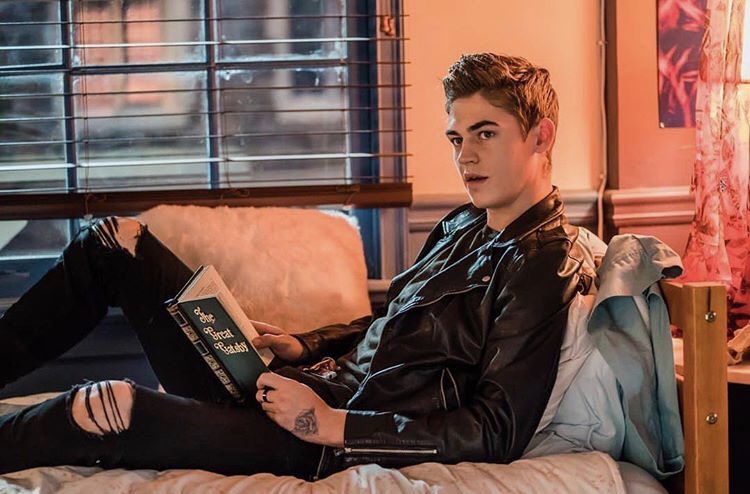 dailyhardin's tweet photo. Hardin Scott and the Great Gatsby😍🖤
#aftermovie 😭 https://t.co/TncfuWcZA0
