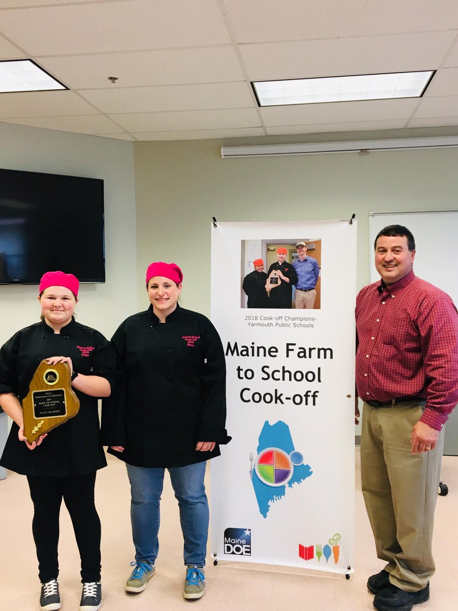 mdoenews's tweet image. The 2019 Farm to School Cook off winner is.... RSU 12 Chelsea Elementary!!!! Pictured from left to right are Paige Clark (student), Stacy Boudreau, and Mike Flynn, School Nutrition Director for RSU 12. Congratulations everyone!