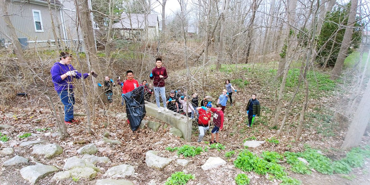 TheRealMrD4's tweet photo. Helping hands! Our community clean up was a great success and fun too! Who knew St. Thomas had so many raveens😧 #lockespride https://t.co/lGa6Bfs10n