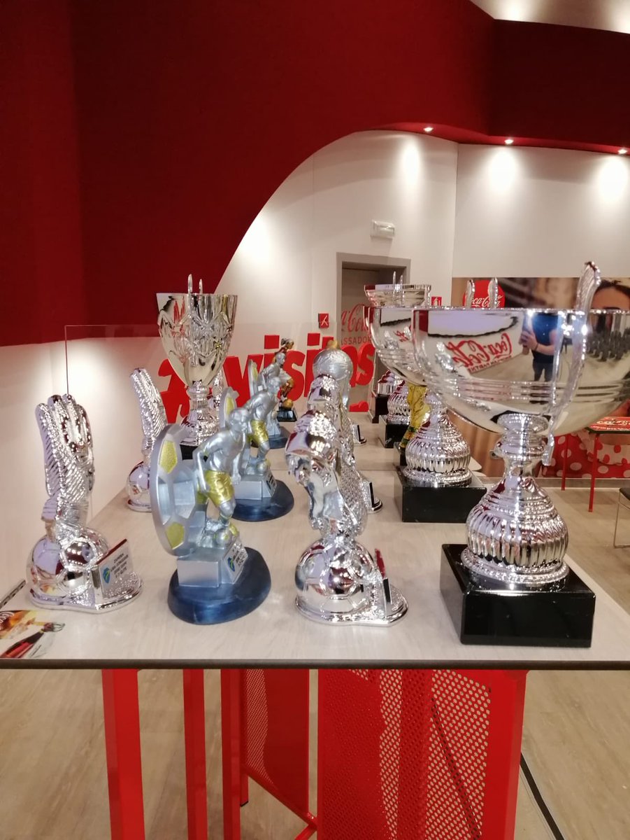 F7Elite's tweet photo. Aquí algunas fotos de la III entrega de trofeos de Fútbol 7 Élite en las instalaciones de @CocaCola_es 

Además se entregaron los trofeos de la I @F7EliteFem 

¡Enhorabuena a los premiados! https://t.co/nM3HiC3GjU