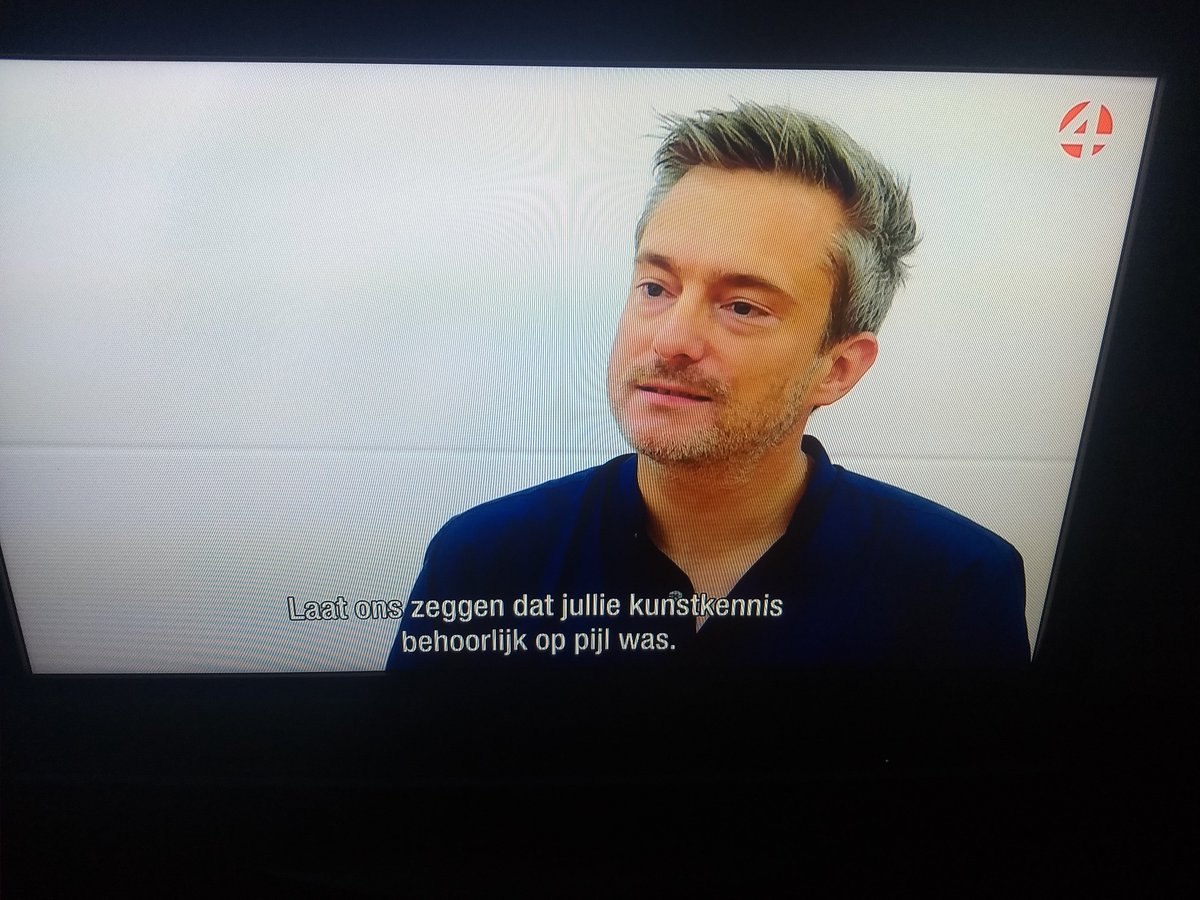 Joeri is #demol. Ofwel is dit een geniale tip ofwel kent #vier niks van ondertiteling. Als basiskennis kunst niet op PIJL is... Dan zijn de FOUTE LETTERS I en J wel degelijk de eerste en laatste letter van JOERI!! @opVIER kan zich dit PEIL niet permitteren! Dit is de gouden TIP!!