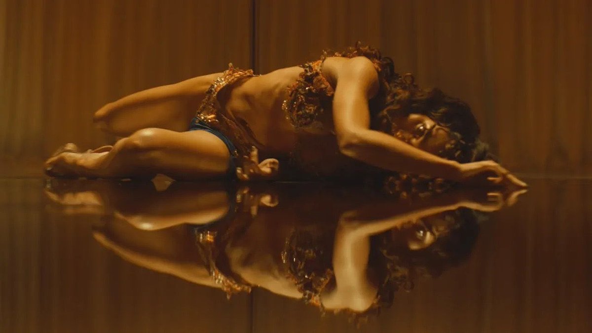 fkatwigspics's tweet photo. Cellophane OUT TOMORROW fka twigs https://t.co/nXCLqIcPmz