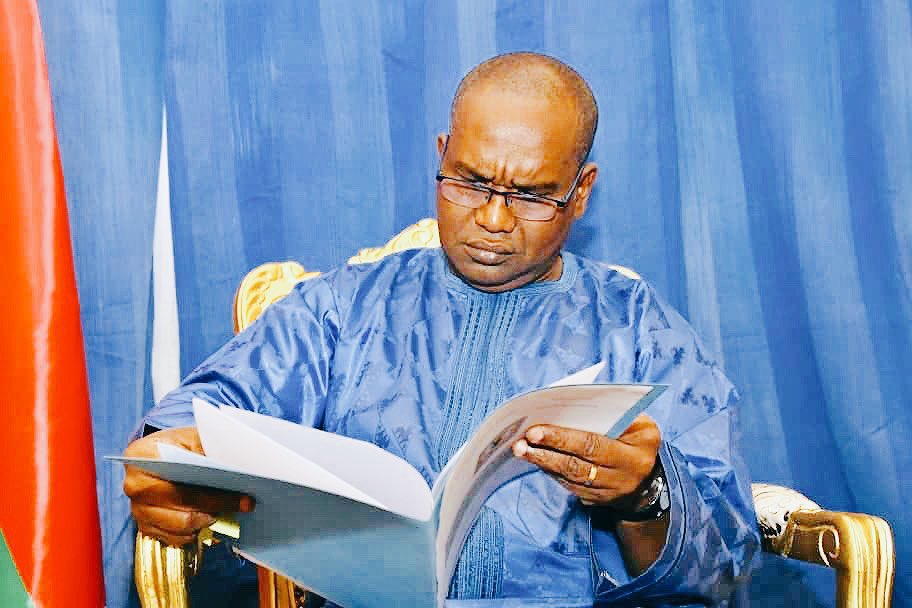 AlphaBarry20's tweet photo. À l’invitation de @rochkaborepf Président du #BurkinaFaso &amp; du #G5Sahel la Chancelière allemande @AngelaMerkeICDU est attendue le 1erMai à Ouaga pour 48 heures. Elle participera à 1 sommet extrao. du G5 Sahel. Séance de travail préparatoire ce mardi aux Affaires Etrangères #Lwili https://t.co/zn4rMToS0T