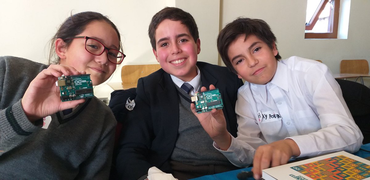 AlianzaAustral's tweet photo. Iniciando la parte práctica del taller de innovación, tecnología y arduino #Clubdeapps #Humm #Tecnología #innovación #creatividad #proyectos #DeptoCiencias https://t.co/u9TyrSSxCl