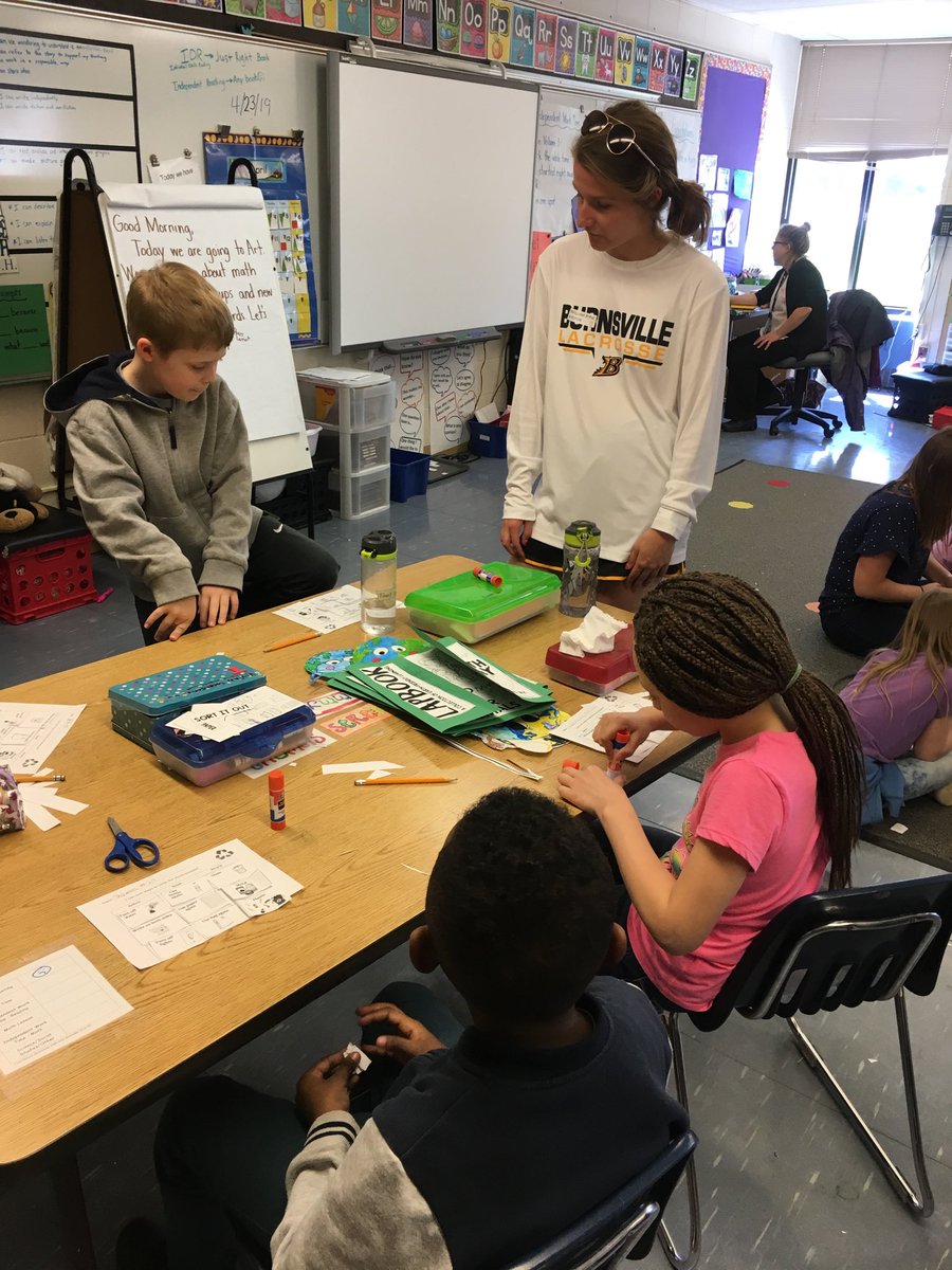 Asfeld1's tweet photo. @BurnsvilleHS
@ISD191
#one91 BHS TASK in 2nd grade at Byrne today https://t.co/HKCcbR5p8S