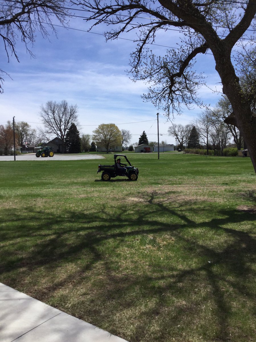 MrRohdeHPC's tweet photo. 5th graders driving a gator and tractor today!! @HPCSTORM @StormFFA #hpcstorm #premierchapter #stormexperiences https://t.co/bnZUbNXa5F