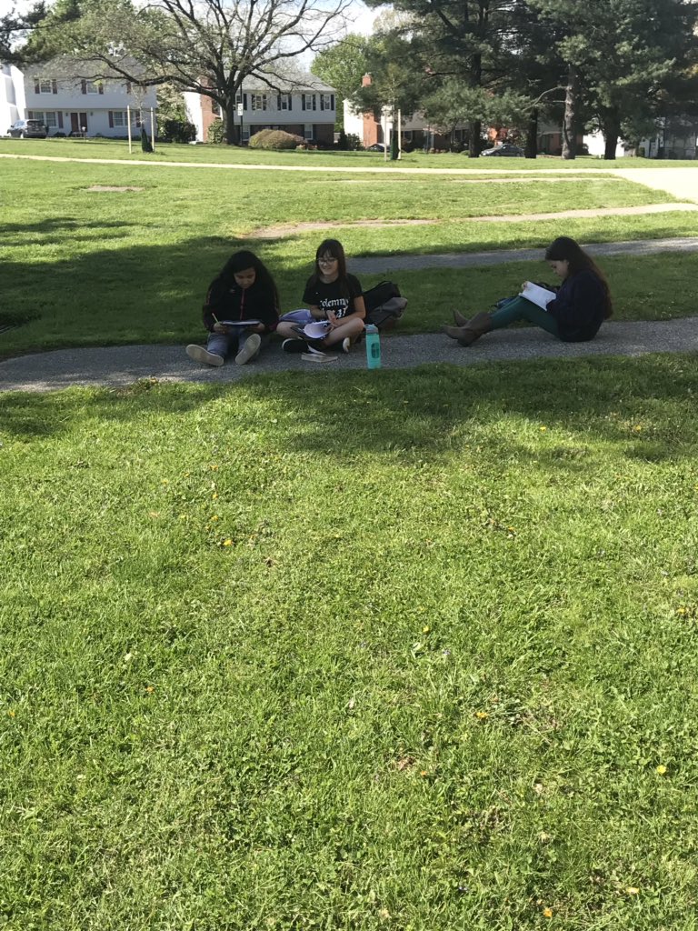 LeppertWillieES's tweet photo. Taking in this nice weather by bringing Homework Club to the great outdoors! @lisadingle5 @WarrenES_BCPS @KristineBrugge https://t.co/AFiHgbBZ96