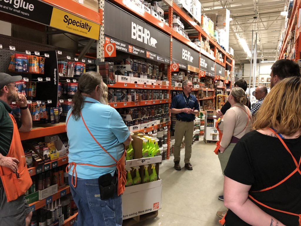 Specialty Tuesday at #thd3645 today! Thank you Dave <a href="/BehrPaint/">BEHR Paint</a> for the awesome class! 👏🏽👏🏽👏🏽👏🏽👏🏽👏🏽