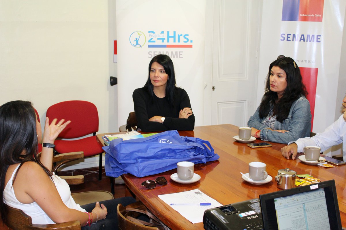 SenameTarapaca's tweet photo. Directora Regional del @SenameTarapaca, María Teresa Osorio, dio la bienvenida a los directores de los programas de organismos colaboradores acreditados que forman parte del circuito del #Programa24Horas #Sename #Iquique, en la primera reunión de planificación del año 2019. https://t.co/g9q2HSothA