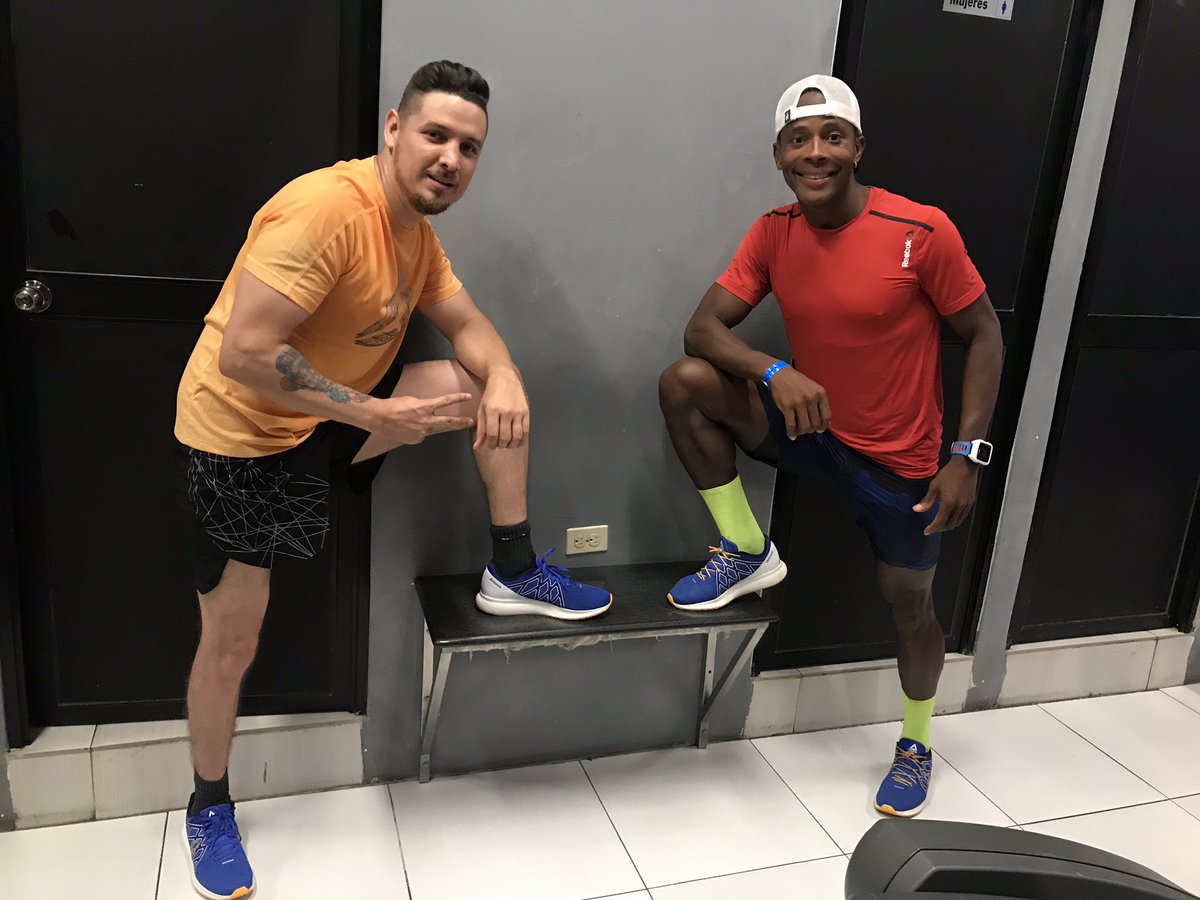 jaimearellano10's tweet photo. Si te esfuerzas nada será imposible.. 🔥
.
.
Buen entrenamiento con mi coach @faustoatleta aquí vamos @Reebok
#floatrideenergy 💢
.
#reebok #teamreebok #styleinspiration #sportlife #running #runningmotivation #runner 🏃♂️🏃🏿♂️⚡️ https://t.co/im1p2XgxRN