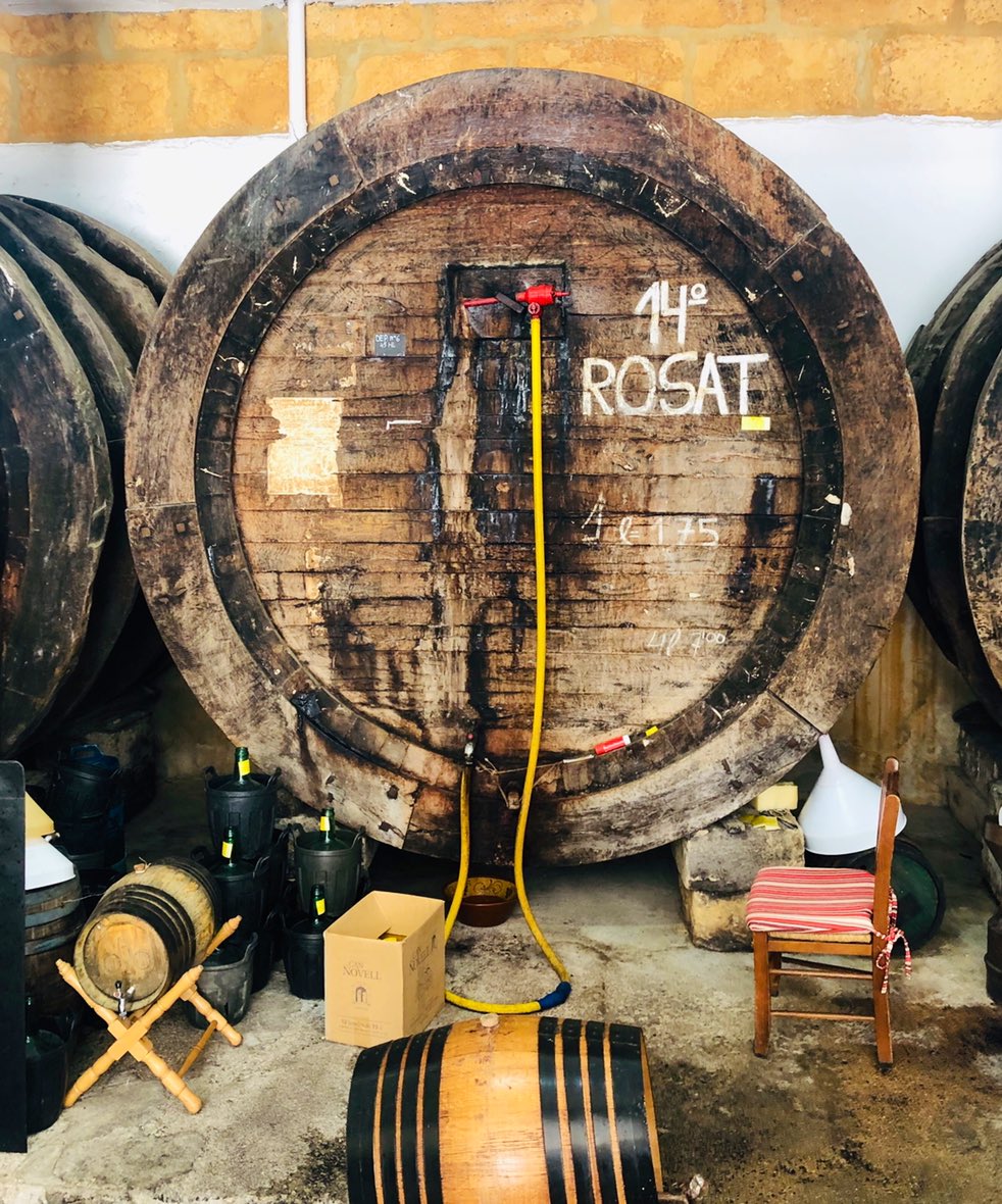 iamdanigruber's tweet photo. My kind of filling station 🍷#winetravel https://t.co/Ous2QUKGrs