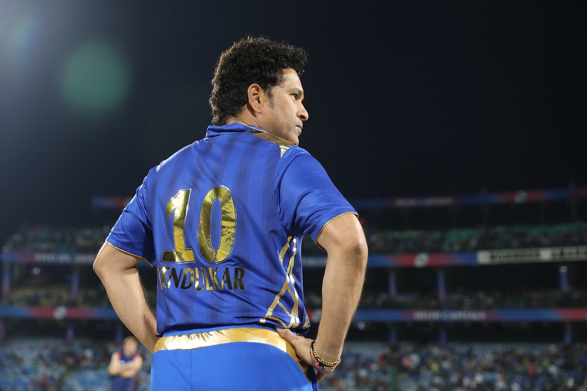 Happy birthday to Sachin Tendulkar sir the god of cricket world 