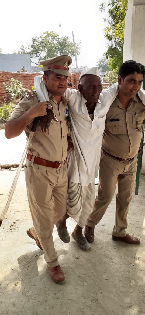 raviguptaidea's tweet photo. पार्टी जो भी जीते लेकिन पुलिस ने दिल जीत लिया!💛👏🙌 @DmSambhal @sambhalpolice @spsambhal38 @ceoup @ECISVEEP #LokSabhaElections2019 #Phase3 https://t.co/dv7B0qZj4R