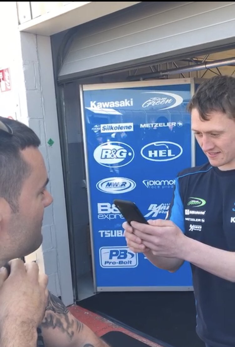 ChrisStorey79's tweet photo. When @deanharrisonTT clocks you in Pit Lane & asks for a picture 🤔😉 What a guy #deanharrison #siliconeengineering #iomtt #bsb https://t.co/g1LHsMEYss