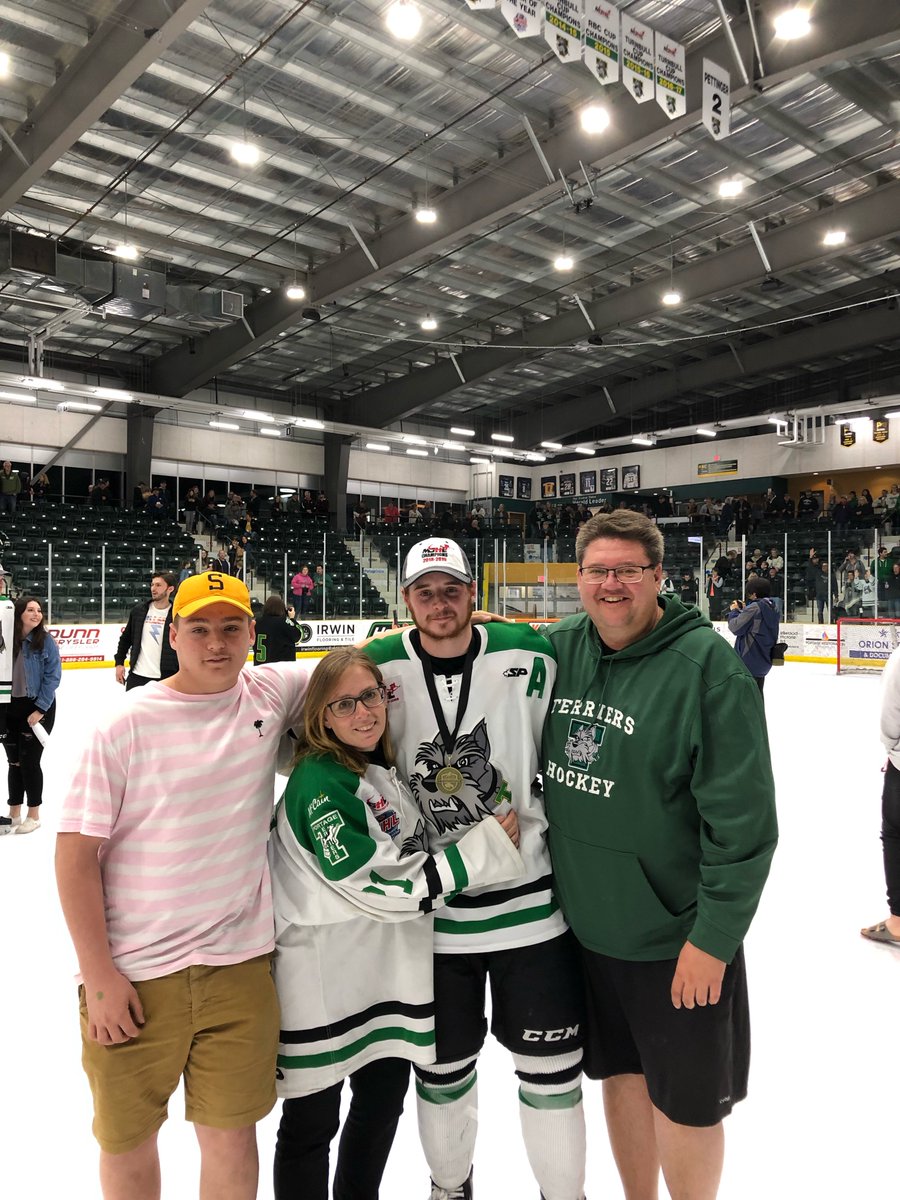 Brakelterry's tweet photo. Could not possibly be more proud of this guy @ChaseBrakel !!  3 MJHL Titles! Now onto the Anavet Cup!! https://t.co/DsQkGpLnn9