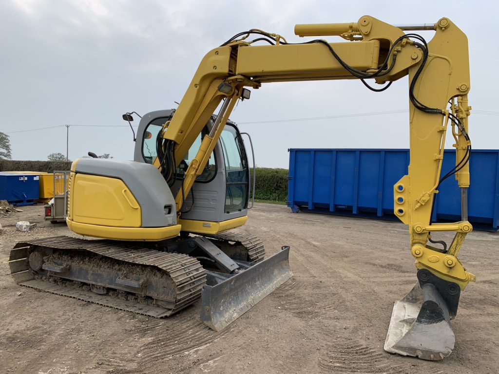 BaldwinConstruc's tweet image. FOR SALE 2005 New Holland Kobelco E70SR, 7979 hours, owned by us from new, never hired out, only professional operators at the controls, nearly new extra wide low ground pressure tracks. Piped for hammer, grab bracket, a/c, radio, quick hitch. Stunning genuine machine. £17250+vat