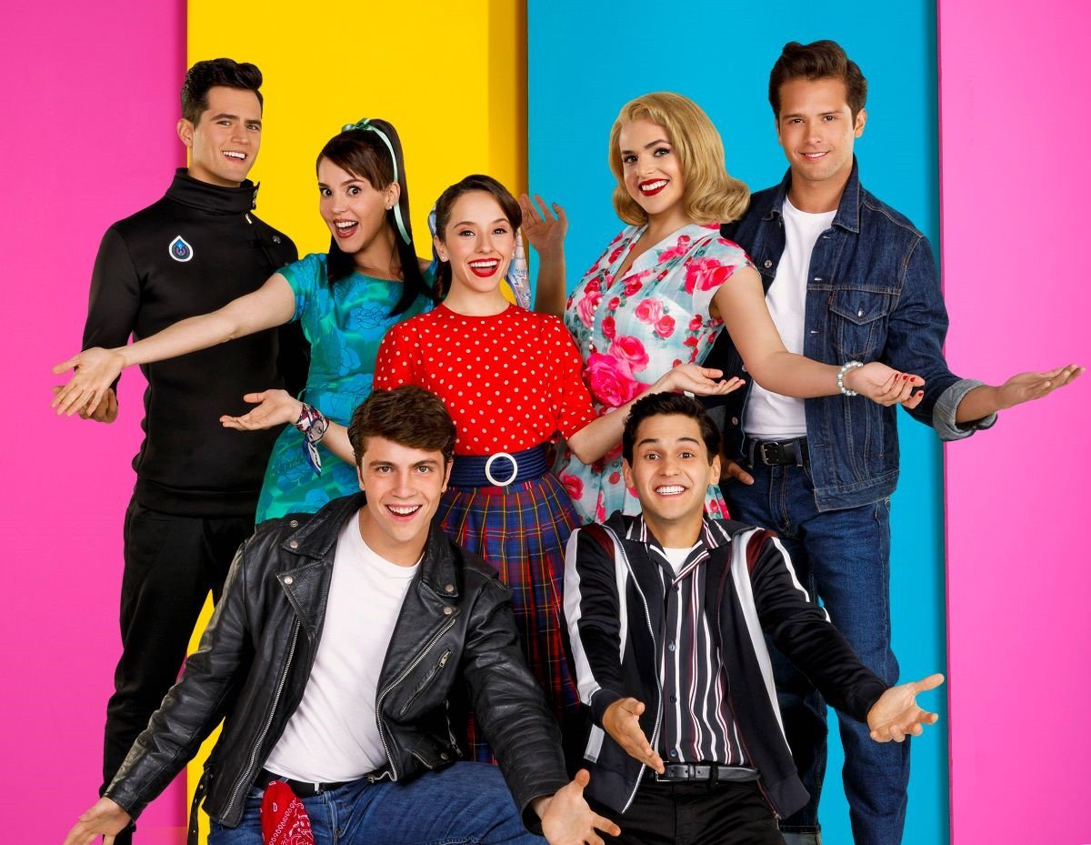 prensario's tweet photo. Nickelodeon Latam viaja al pasado con el estreno de su nueva serie de ficción y música, “#Club57” (60 eps. x 1 hora), el lunes 6 de mayo a las 20hs. con un preestreno exclusivo el viernes 3 de mayo en #NickPlay, la plataforma digital del canal. https://t.co/rMZRMIxvlr