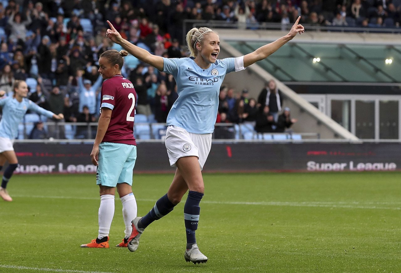 Happy birthday to and England defender Steph Houghton!       