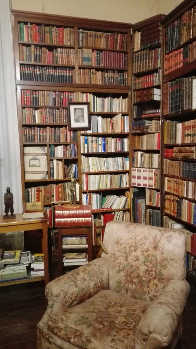 Emiliano451's tweet photo. En el #DiaDelLlibro la espectacular biblioteca dedicada al Quijote y el Martín Fierro en la casa Ronco de Azul, "ciudad cervantina" https://t.co/A00erZm362