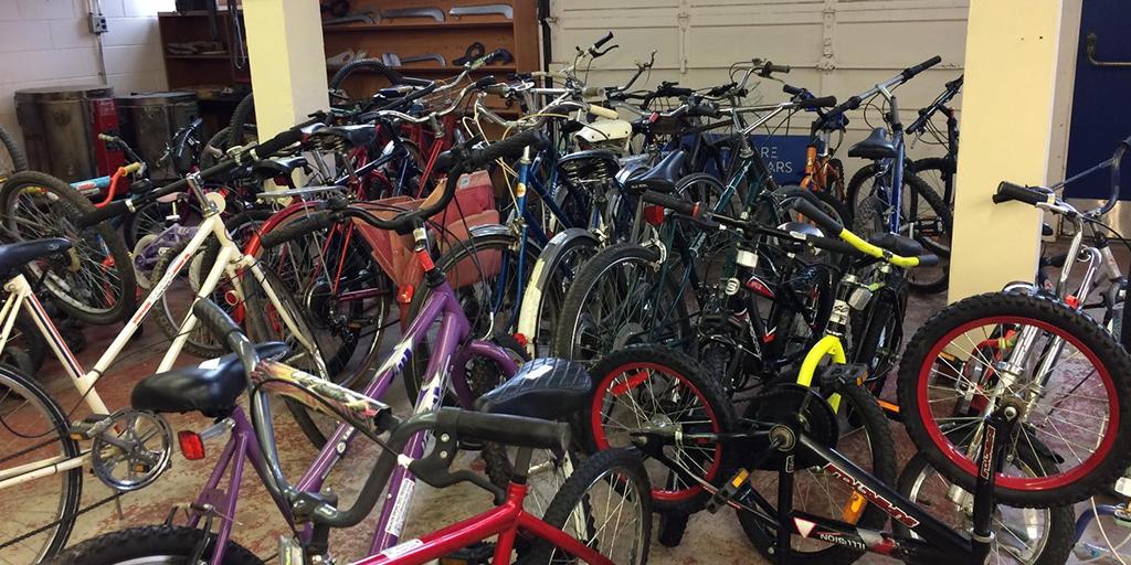 NiagaraRegion's tweet image. Bring your used/unwanted bicycle to one of our Residential Drop-Off Depots until April 27, and receive a ballot to enter a draw for a $50 Visa gift card. Bikes will be refurbished by @PCHSBikes and donated to those in need. bit.ly/2UKcxMj