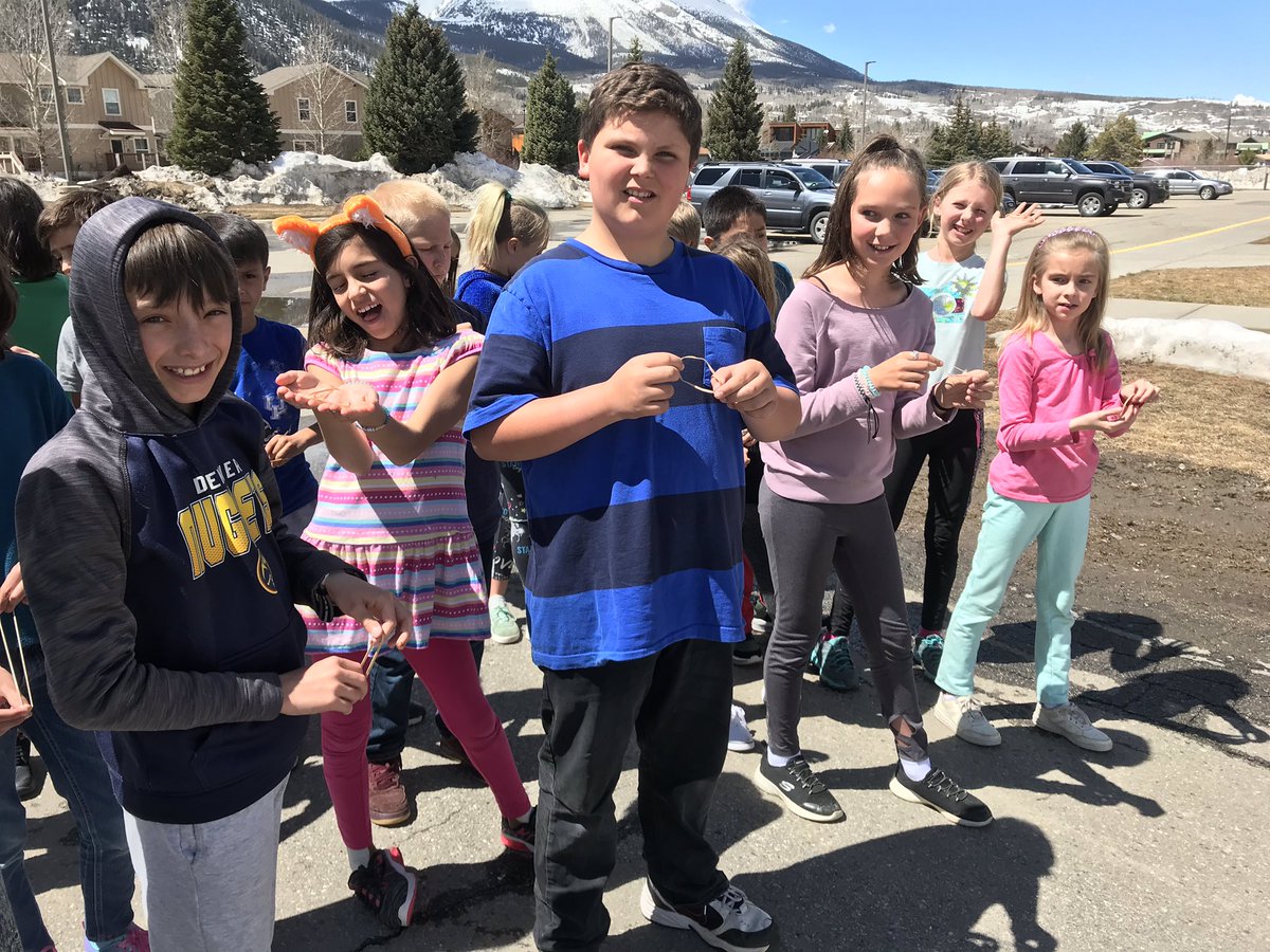 prosisefrisco's tweet photo. Exploring static, potential and kinetic energy with rubber band shooting contests. @STEMFrisco https://t.co/4ogVZpfo0t