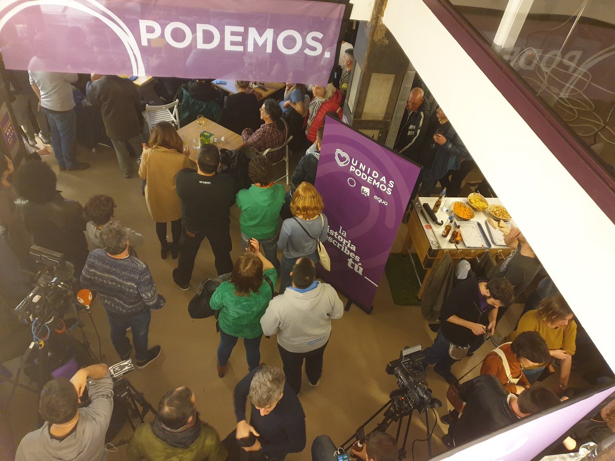 podemosmad's tweet photo. Comienza #ElDebateDecisivo lo estamos viendo en @MoradaMadrid  
📺 "". @Pablo_Iglesias_  #DebateAtresmedia https://t.co/NXFLe6u6nO