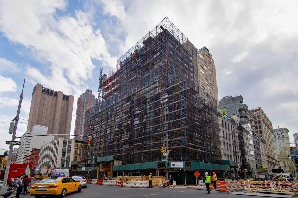 Construction update at #30Warren—concrete façade panel installation is now past the halfway point. #tgnickel #construction #Tribeca #NYC