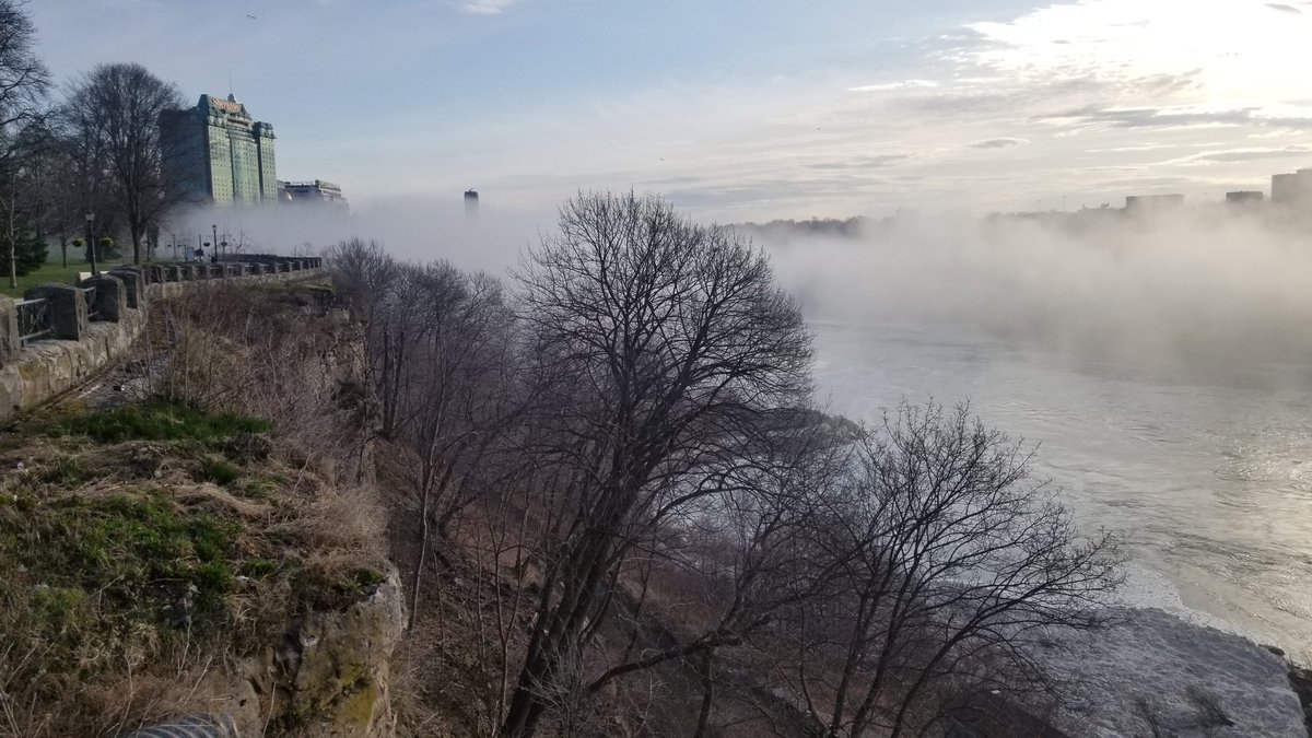 NiagaraAirbus's tweet photo. A Spring-like foggy day in #NiagaraFalls 🇨🇦 today.
.
#SpringTours 🚍 #NiagaraAirbus 🍁
https://t.co/6nKv788dR3 https://t.co/4eIL8DrDmQ