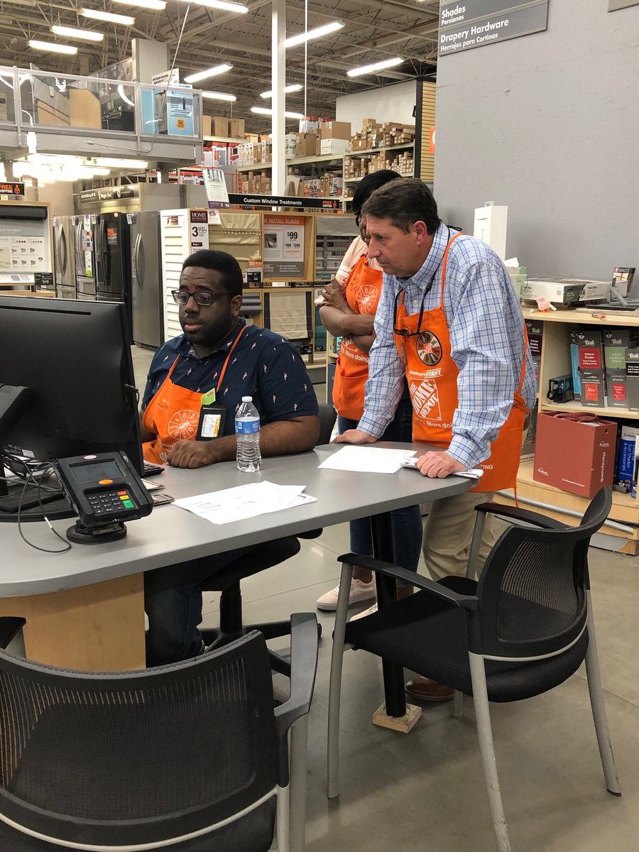 susanj613's tweet photo. Great HDI/HDE Specialty Tuesday.  Our thanks to Jarad, Scott and Taylor for sharing their knowledge with the store ⁦@jsh_thd⁩ ⁦@XConnollyJr⁩ ⁦@THDHynes⁩ ⁦@djschneider231⁩ ⁦@MASMEric4633⁩ ⁦@JMHagner⁩ https://t.co/v93EHujKok