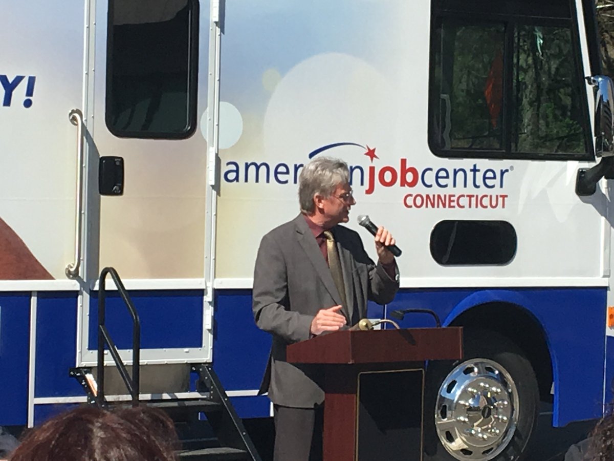 TheWorkPlace_CT's tweet photo. Our new mobile training lab would not be possible without support of @ctdol. We appreciate the opportunity to serve the state. This vehicle has 10 computer workstations, an ADA compliant lift and workstation as well as space to conduct interviews. #americanjobcenter #Careers https://t.co/lNu5H4k82f