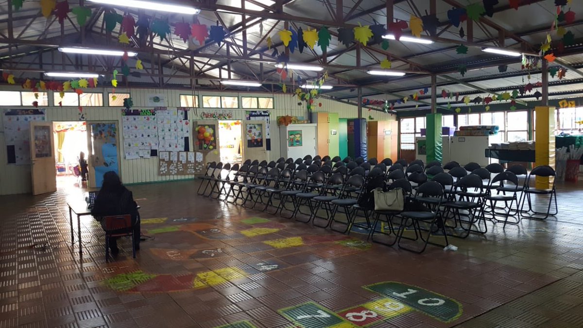 PTIChile_'s tweet photo. Estamos esperando a más educadoras que se suman a #ClubBeeBot.  Hoy en Temuco @fpaisdigital @SubEducParv @Chile_Programa https://t.co/AeInik2s3y