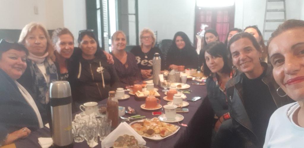 MujeresdelaTer1's tweet photo. Hoy en Quilmes organizando el próximo evento de mujeres 
#confuerzademujer https://t.co/dMrQ06D5cR