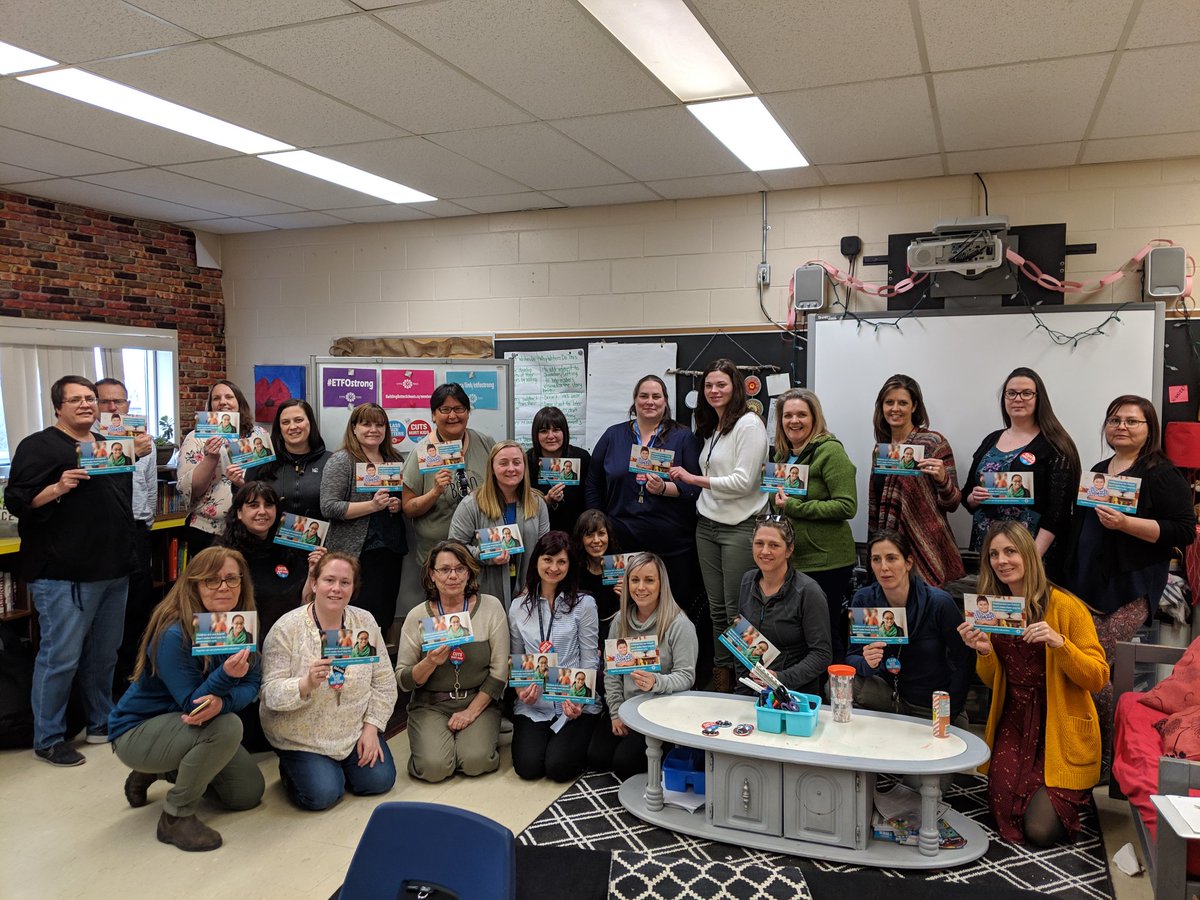 manitouapril's tweet photo. #LittleCurrentPS teachers taking the pledge to do what's best for our students. #ETFOstrong #CutsHurtKids https://t.co/6am05zT9je