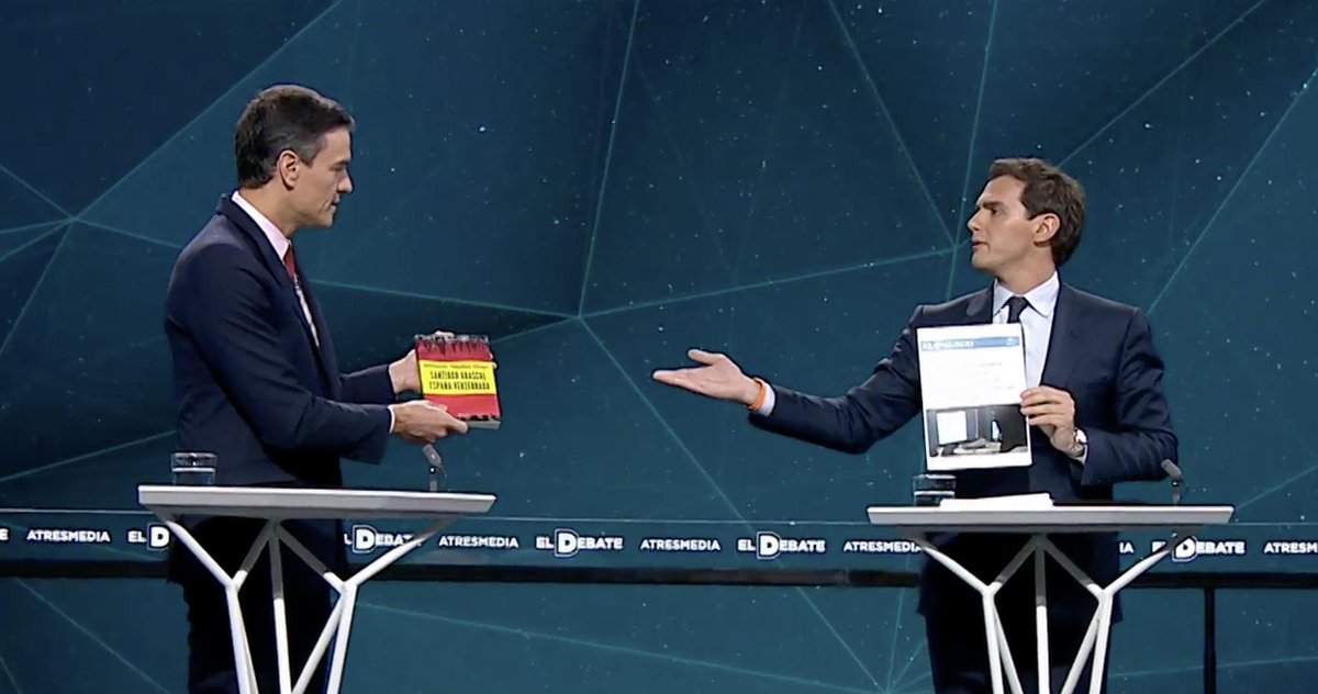 eljueves's tweet photo. En este momento tenían que haber cortado el debate, abolido la democracia y vuelto al feudalismo para empezar todo otra vez desde cero. https://t.co/152okIAvCj