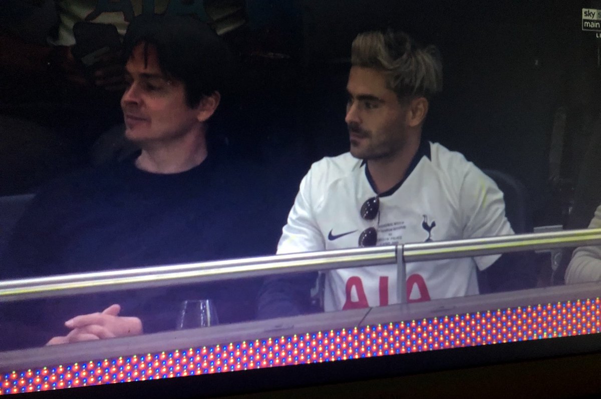elbearo_85's tweet photo. Well, this is confusing...🤷🏻‍♀️🤔#ZacEfron #Arsenal #Spurs https://t.co/gNy4VwQWYt