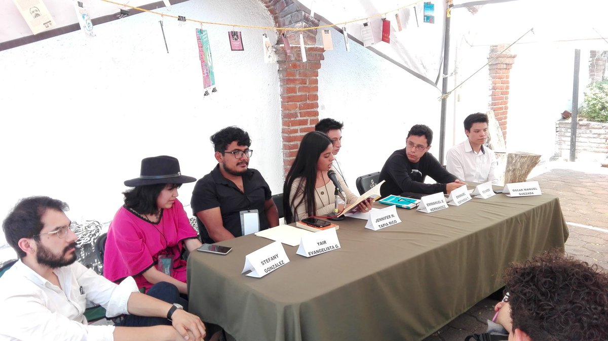 GeneralCoyoacan's tweet photo. La tercera mesa nos mostró jóvenes autores.

El primer Maratón de Escritores de #Coyoacán, en el marco del Día Internacional del Libro y del derecho de Autor, sigue en marcha. 

Estamos a la mitad de nuestro Maratón

#DiaDelLibro #EntradaLibre https://t.co/Lff0sSNtAP