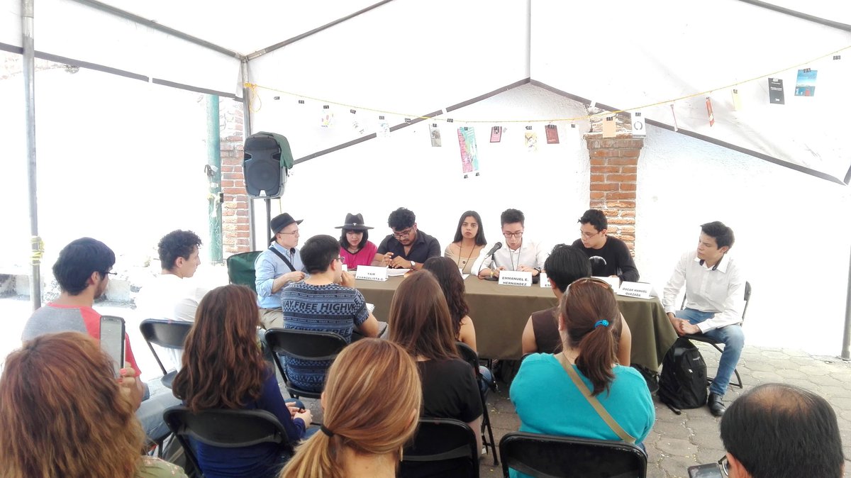GeneralCoyoacan's tweet photo. La tercera mesa nos mostró jóvenes autores.

El primer Maratón de Escritores de #Coyoacán, en el marco del Día Internacional del Libro y del derecho de Autor, sigue en marcha. 

Estamos a la mitad de nuestro Maratón

#DiaDelLibro #EntradaLibre https://t.co/Lff0sSNtAP