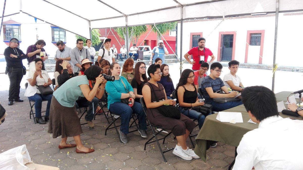 GeneralCoyoacan's tweet photo. La tercera mesa nos mostró jóvenes autores.

El primer Maratón de Escritores de #Coyoacán, en el marco del Día Internacional del Libro y del derecho de Autor, sigue en marcha. 

Estamos a la mitad de nuestro Maratón

#DiaDelLibro #EntradaLibre https://t.co/Lff0sSNtAP