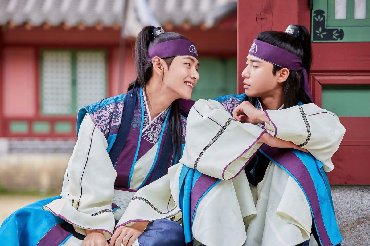 MinAgustDPark93's tweet photo. Vieron Hwarang? Lpm Tae .... me acuerdo y ... sólo..sólo veanla!

#BBMAsTopSocial BTS @BTS_twt https://t.co/bGyji3mj2B