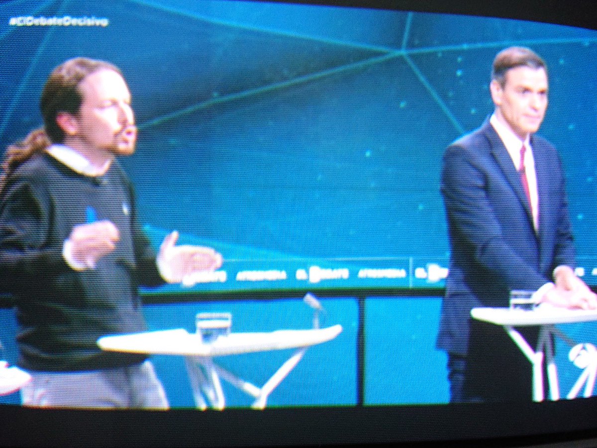 rixava's tweet photo. -Pablo Iglesias: Señor pesaooo dejame hablar que ya has robado y le toca a otro
-Sánchez: dejame 4 años mas que la hucha es grande!! 
#ElDebateDecisivo https://t.co/bgHvXEWaw3