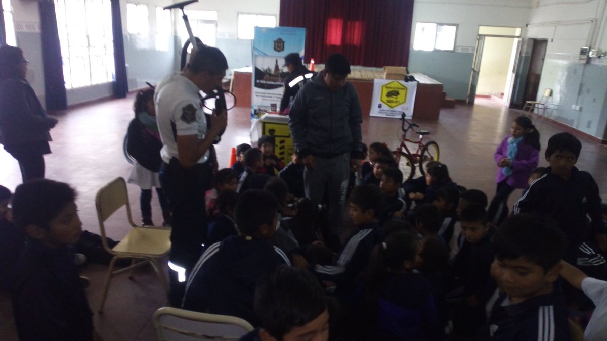 #EscuelaSantaLucía  hoy clases con bici policías de la provincia de Salta. La prevención nos ayuda a evitar accidentes   <a href="/aniberruezo/">analia berruezo</a> <a href="/UrtubeyJM/">Juan Manuel Urtubey</a> <a href="/Argaranaz_SR/">Lic.SandraArgañaraz</a> <a href="/artydance23/">Gilda Rodríguez</a> @InfoAPSVSalta.