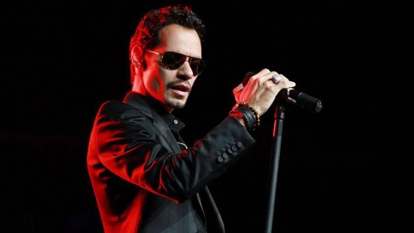 yklatina's tweet photo. #Música | Marc Anthony vuelve a sus raíces con el video de “Parecen viernes”. https://t.co/0cJA4fSUty https://t.co/M1BQfj0Nxm